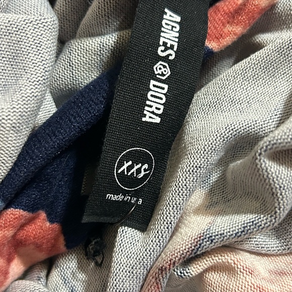 NWT Agnes & Dora Cross Over Floral Print Sweater in Navy & Blush - Picture 7 of 7